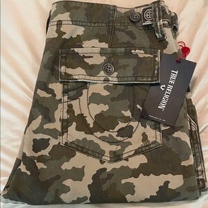 Men’s True Religion Camo Cut Off Shorts (NWT)